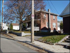 From Cantrell Avenue, we went down a small set of stairs, and entered a cul-de-sac at the end of Old South High Street, part of a residential neighborhood. Old South High Street is so named because it used to be South High Street up until the 1960s when South High Street was widened. Since widening this street was not feasible, requiring demolition of the entire neighborhood, it was instead determined to build the widened South High Street along the edge of the neighborhood and close off what became Old South High Street with a cul-de-sac. From Cantrell Avenue, we went down a small set of stairs, and entered a cul-de-sac at the end of Old South High Street, part of a residential neighborhood. Old South High Street is so named because it used to be South High Street up until the 1960s when South High Street was widened. Since widening this street was not feasible, requiring demolition of the entire neighborhood, it was instead determined to build the widened South High Street along the edge of the neighborhood and close off what became Old South High Street with a cul-de-sac.