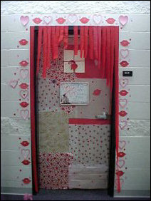 Another extravagantly decorated door... this one goes for color and fringe. Another extravagantly decorated door... this one goes for color and fringe.