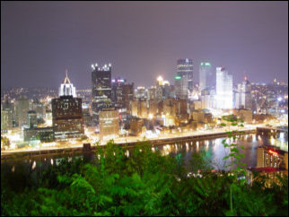 First thing we did was park, and see the Golden Triangle from above. It was quite a sight, it was. Pittsburgh is such a wonderful city, and so much different from Virginia cities in so many ways. The tallest building in Pittsburgh is the 62-story US Steel building.